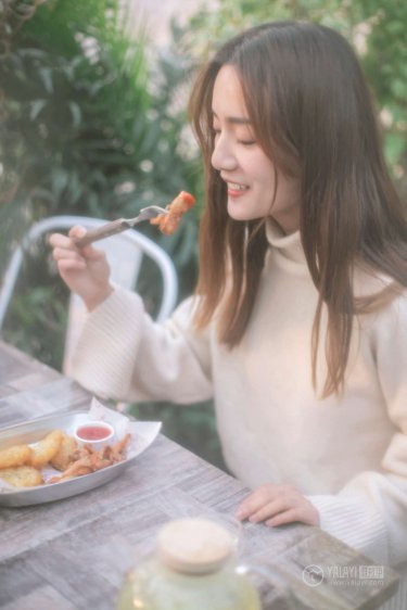 张悠雨大胆两腿玉门打开